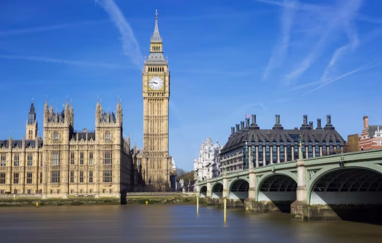 big-ben-houses-parliament-london-uk_268835-1400